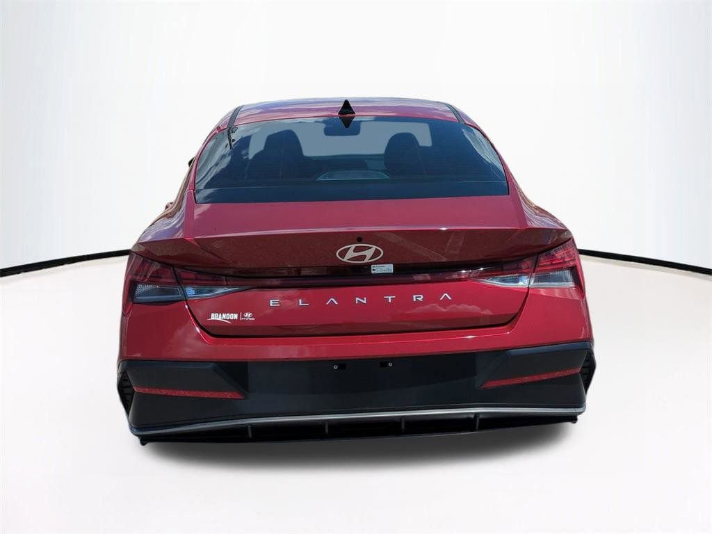 Certified 2025 Hyundai Elantra SEL FWD image 6
