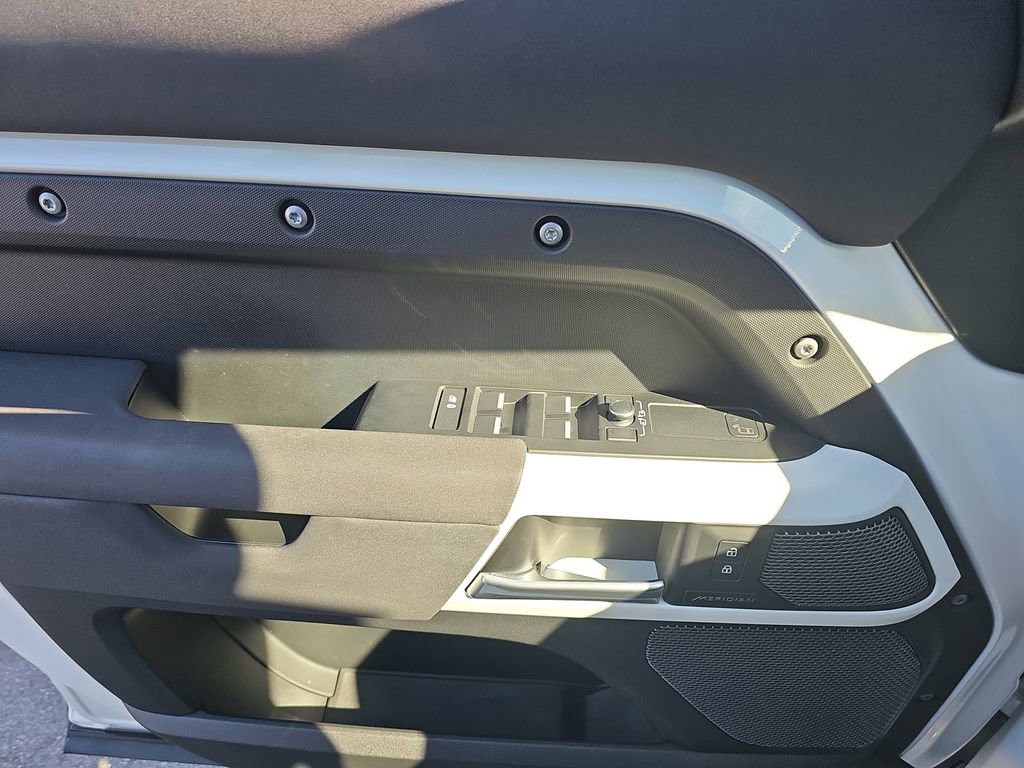 Used 2023 Land Rover Defender 110 S image 33