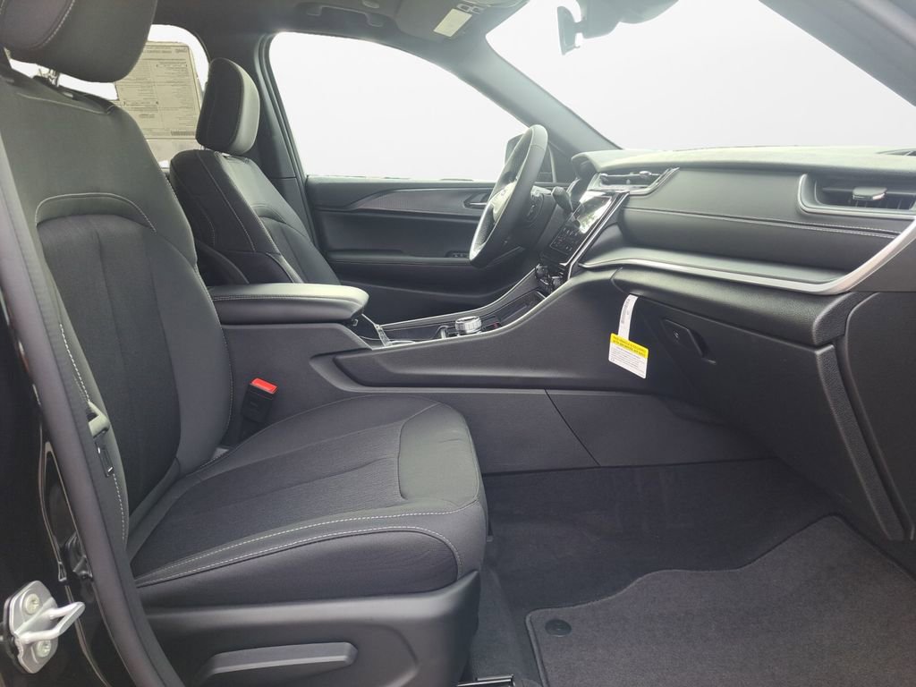 New 2025 Jeep Grand Cherokee Laredo RWD image 24