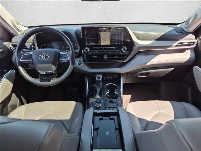 Used 2020 Toyota Highlander Limited AWD/4WD image 16
