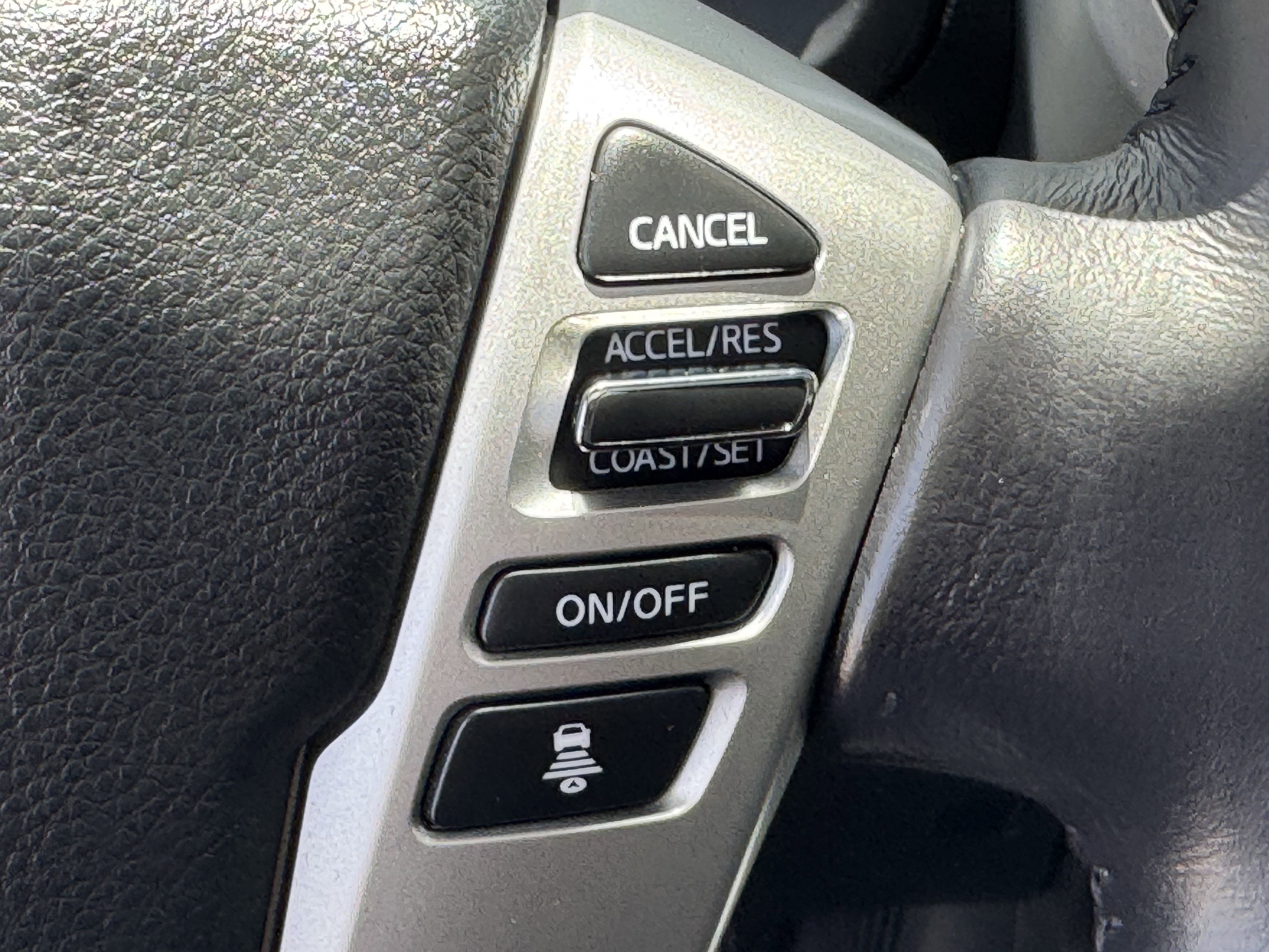 Used 2020 Nissan Titan SL w/ Moonroof Package AWD/4WD image 23