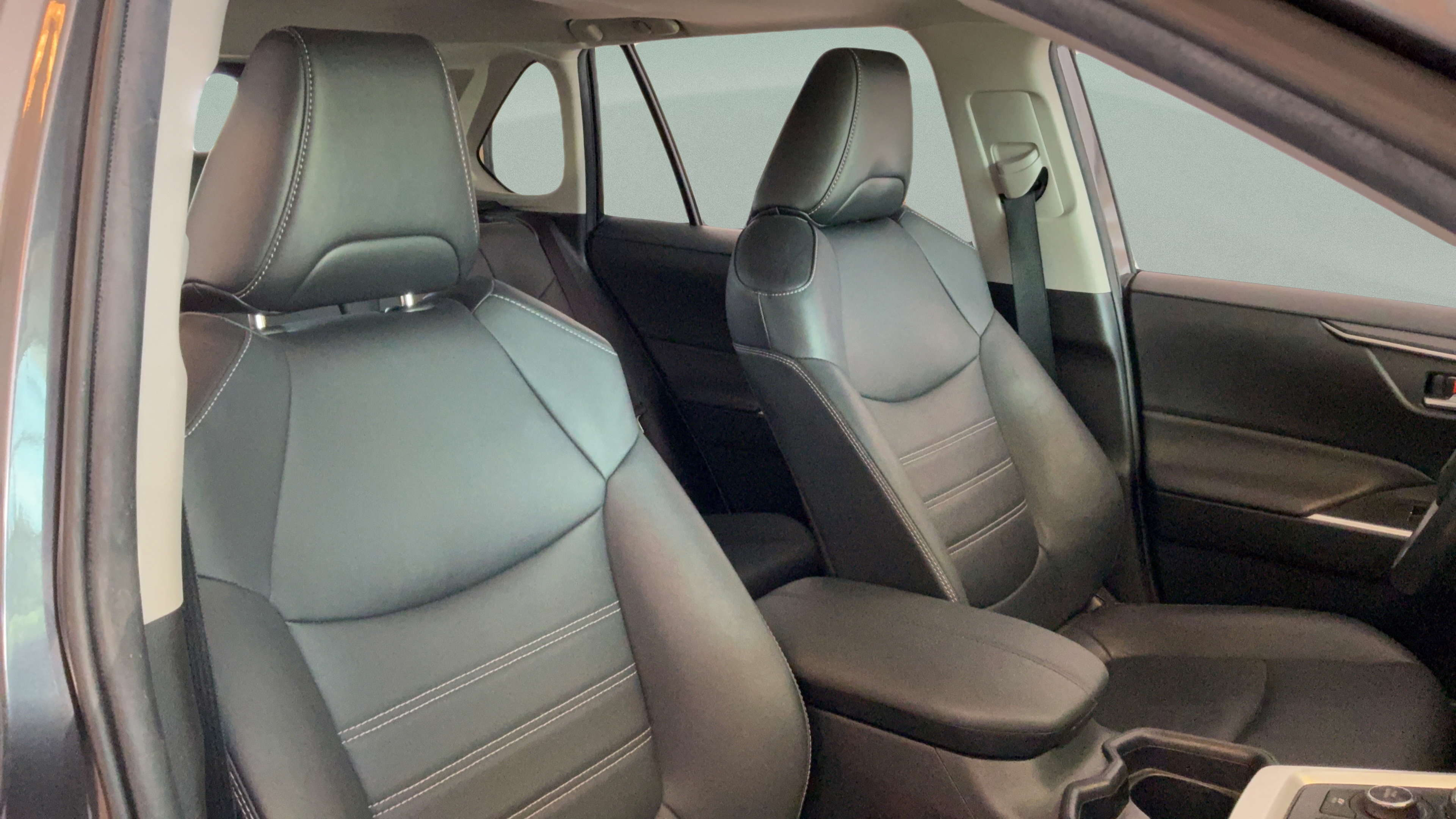 Certified 2021 Toyota RAV4 XLE Premium AWD/4WD image 40