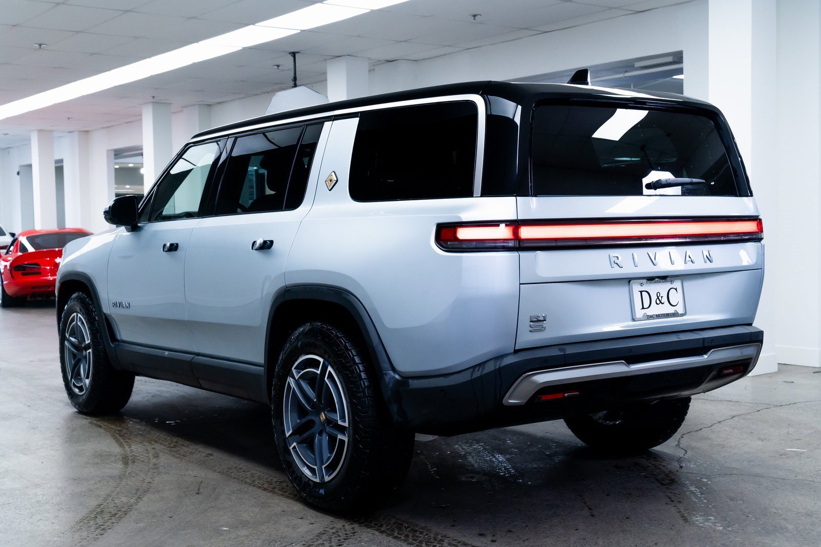 Used 2026 Rivian R1S Adventure image 4