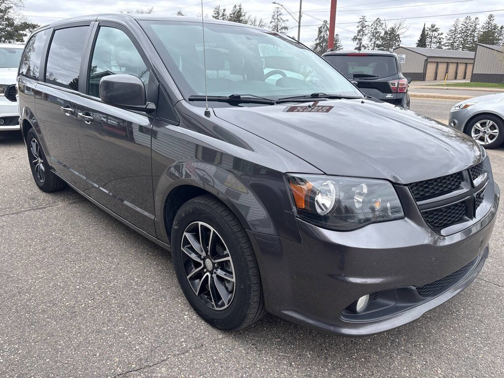 Used 2018 Dodge Grand Caravan SXT w/ Blacktop Package FWD image 4