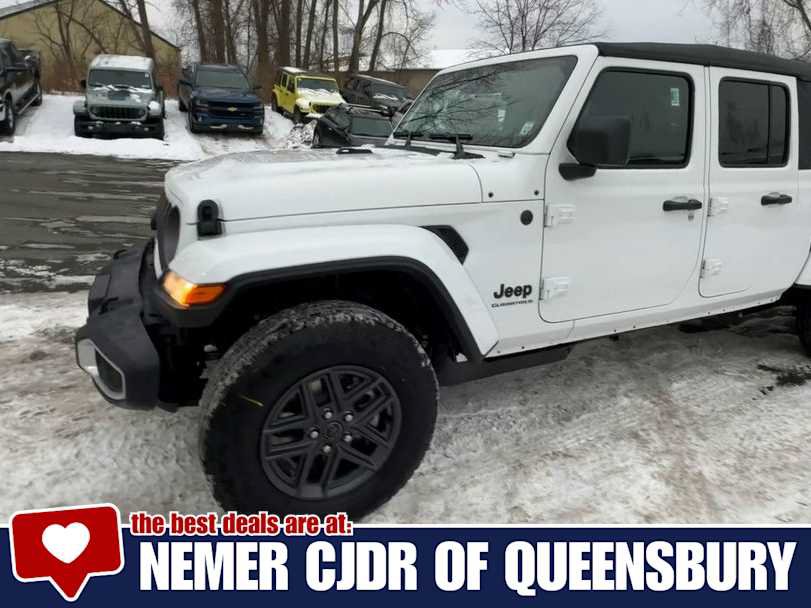 New 2026 Jeep Gladiator Sport AWD/4WD image 4