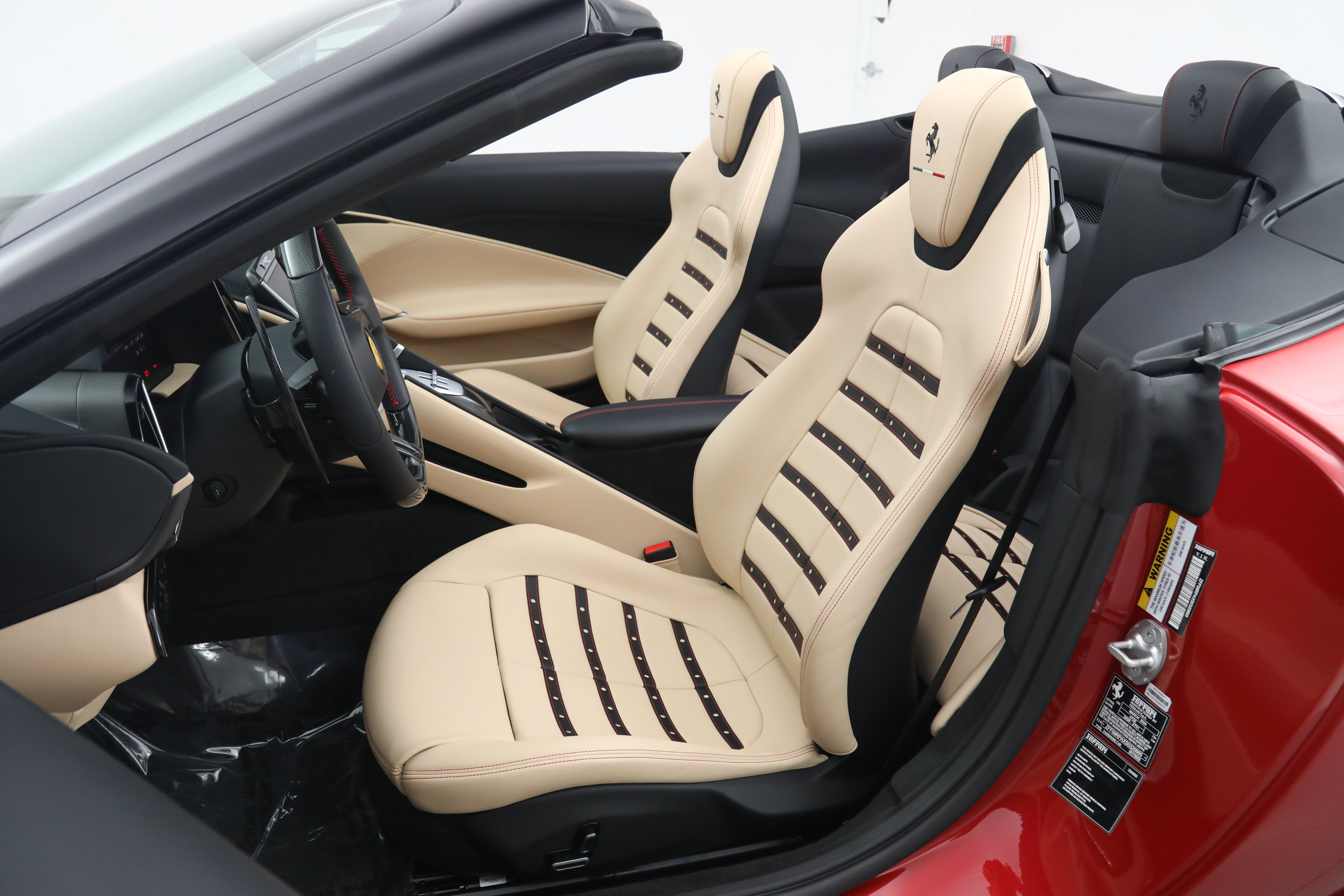Certified 2025 Ferrari Roma Spider RWD image 5