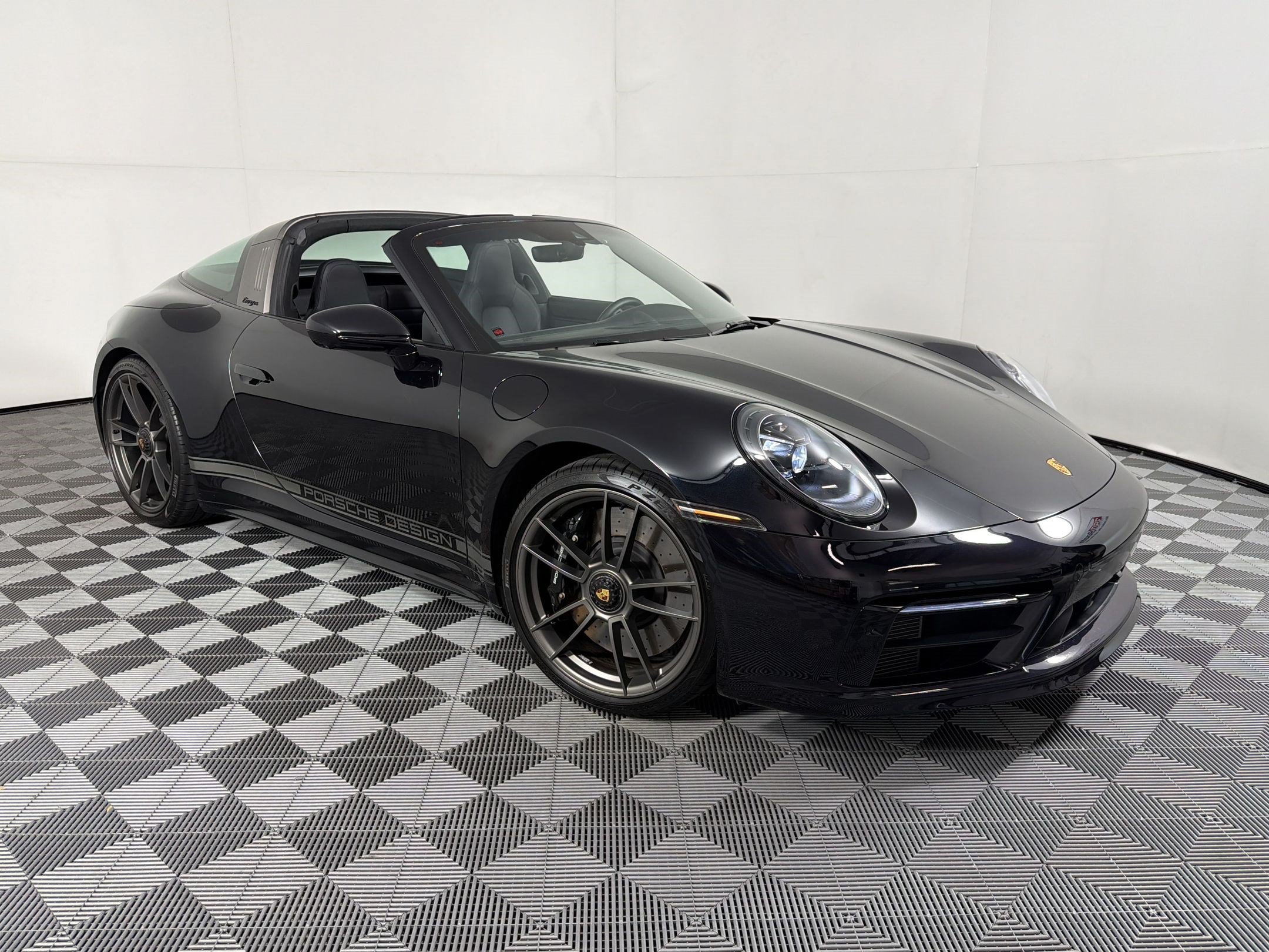 Certified 2023 Porsche 911 50th Anniversary Edition AWD/4WD image 7