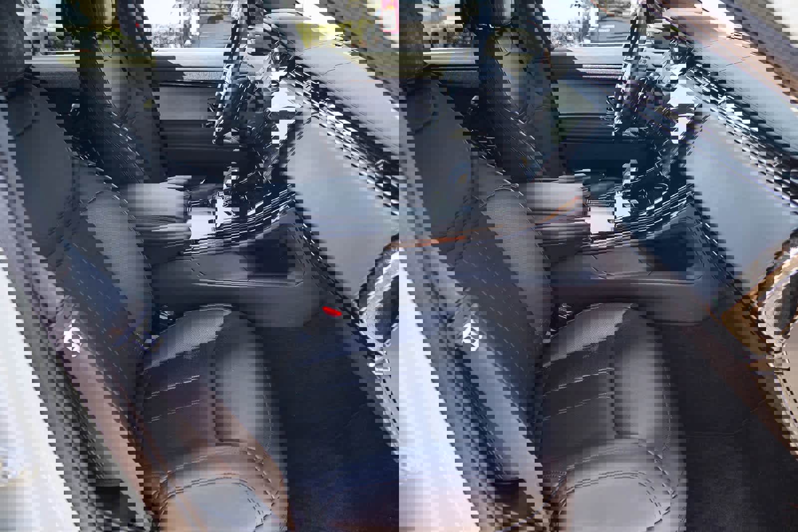 Certified 2025 Land Rover Range Rover Sport SE image 17