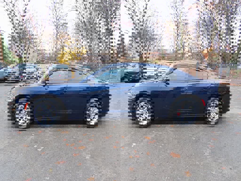 Used 2015 Dodge Charger SE image 3