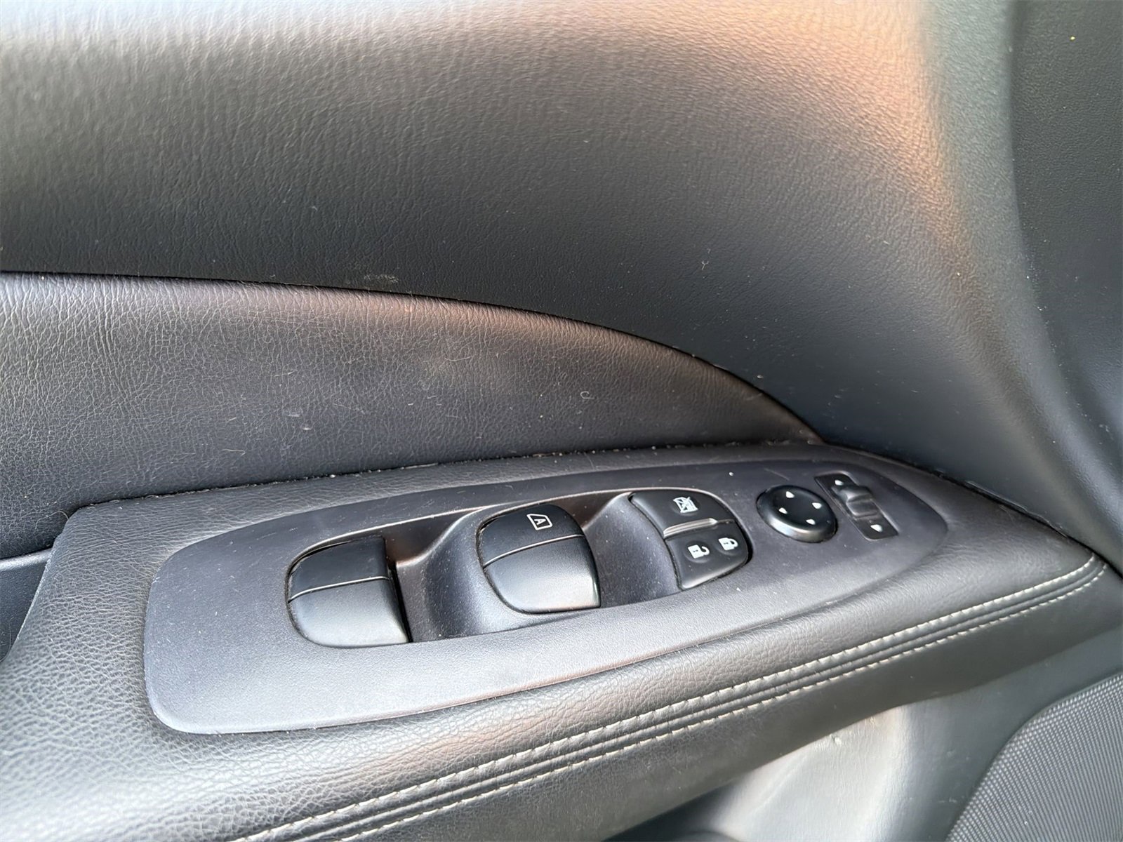 Used 2020 Nissan Pathfinder S image 22