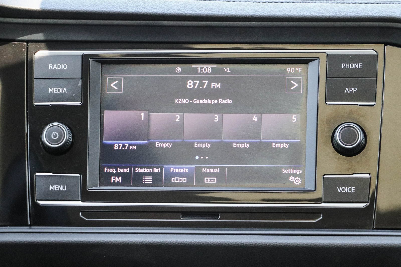 Used 2023 Volkswagen Jetta SE FWD image 16