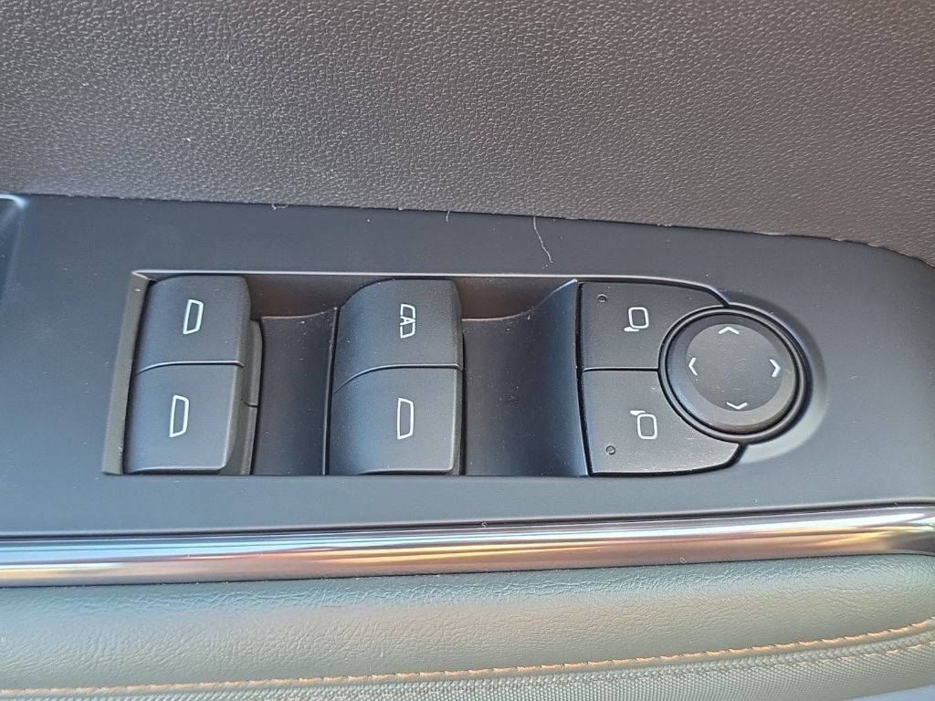 Used 2024 GMC Acadia AT4 w/ Luxury Package AWD/4WD image 25