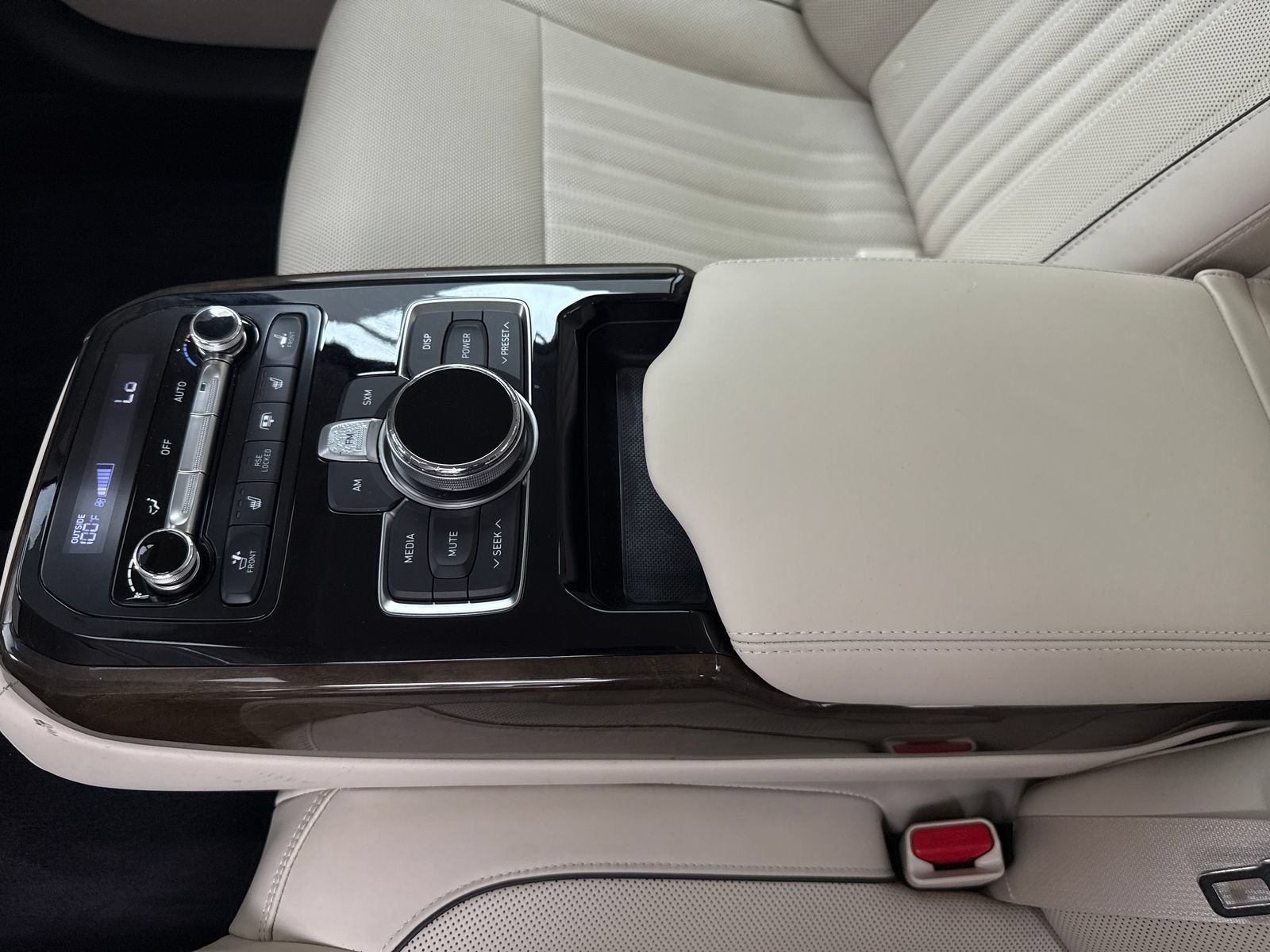 Used 2017 Genesis G90 3.3T Premium RWD image 41