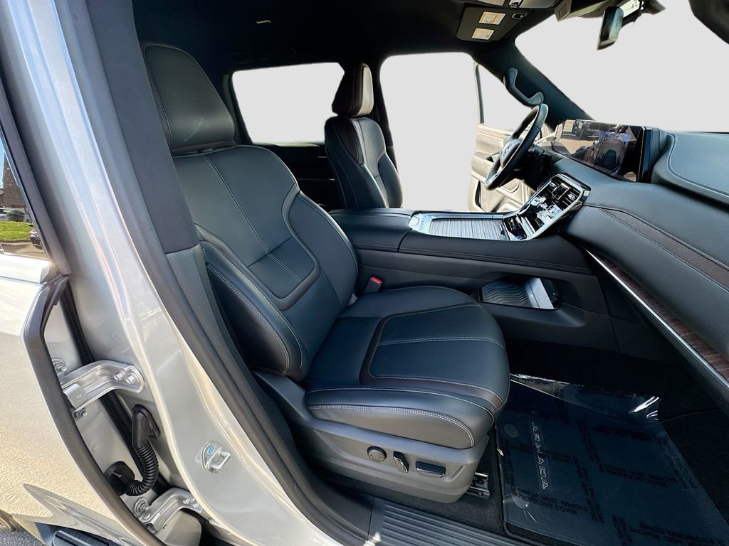 Used 2025 Nissan Armada SL w/ Captain's Chari Seat Package image 29