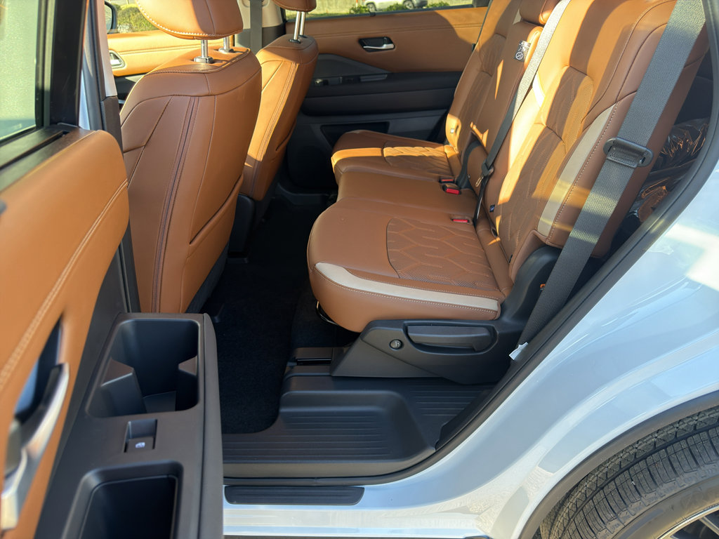 New 2026 Nissan Pathfinder Platinum image 31