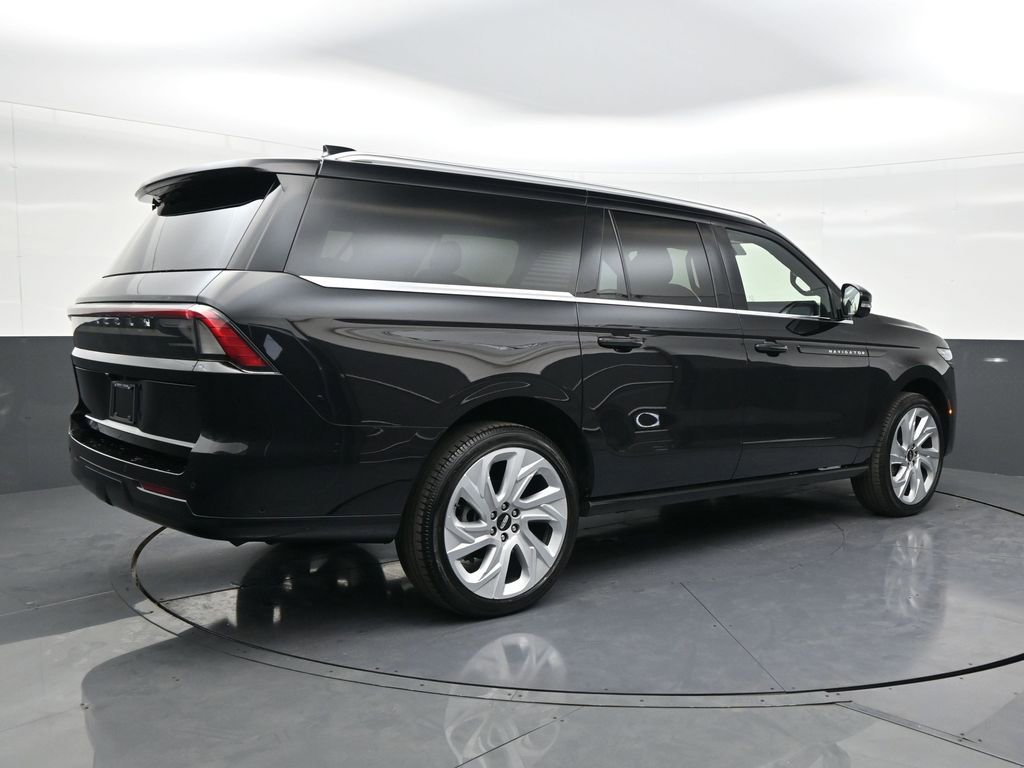 Used 2025 Lincoln Navigator L Black Label image 5