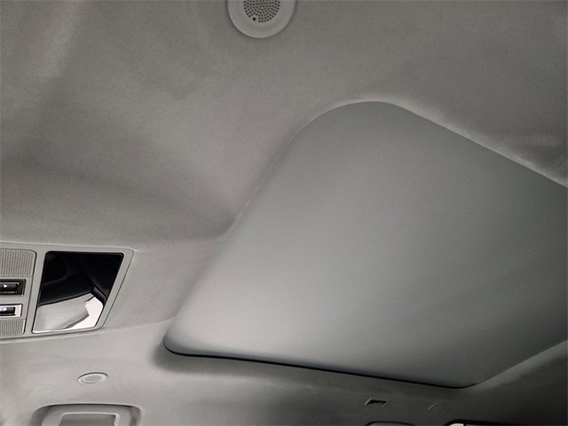 Used 2026 Land Rover Defender 110 image 25