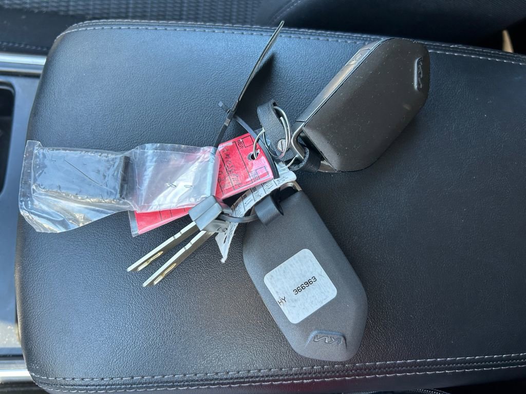 Used 2025 Kia Sorento LX image 20