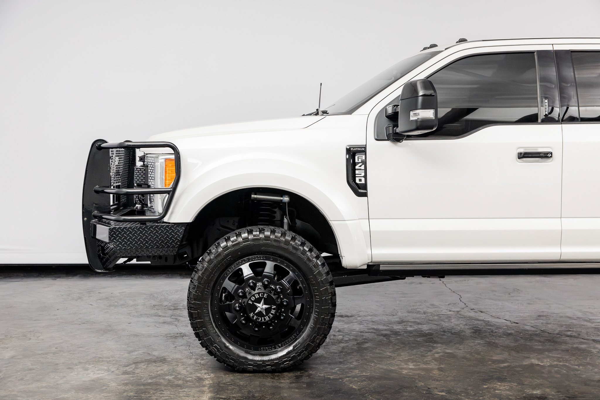 Used 2017 Ford F450 Platinum w/ Platinum Ultimate Package AWD/4WD image 10