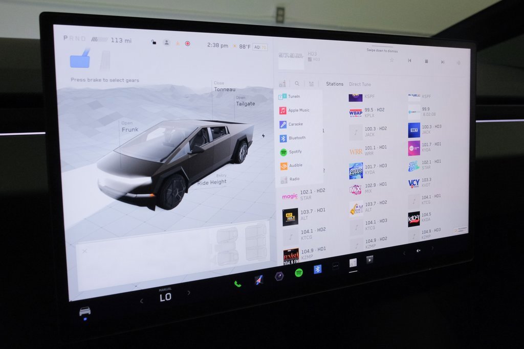 Used 2025 Tesla Cybertruck AWD Crew Cab image 30