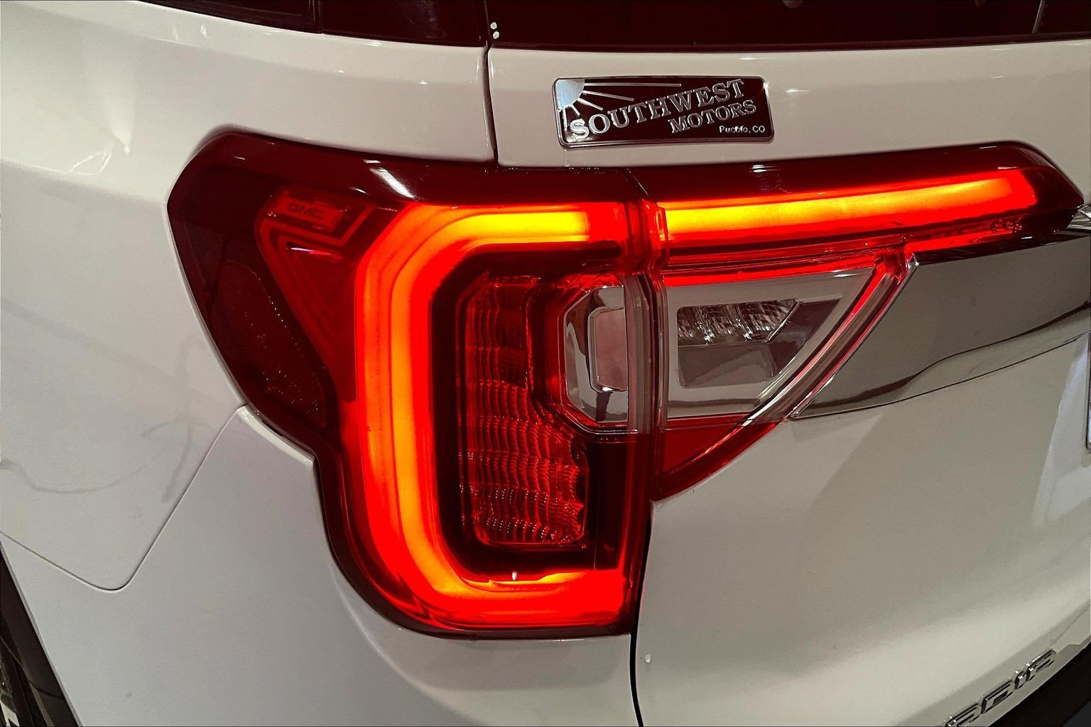 Used 2022 GMC Acadia SLE FWD image 23