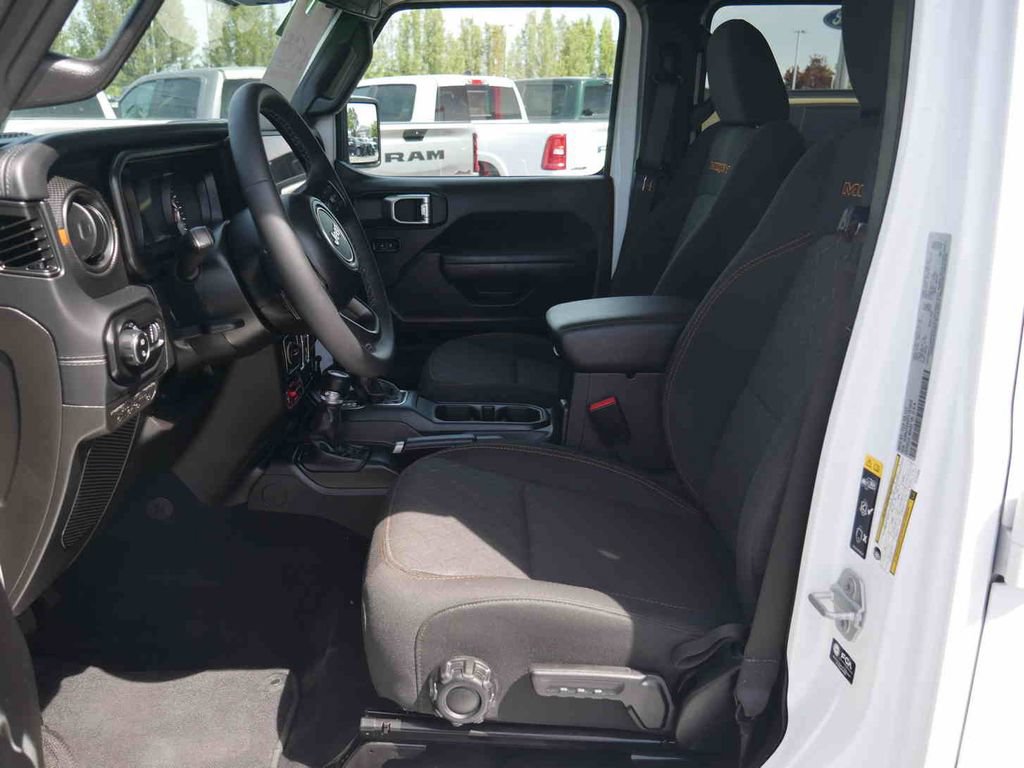 Certified 2026 Jeep Gladiator Mojave AWD/4WD image 25