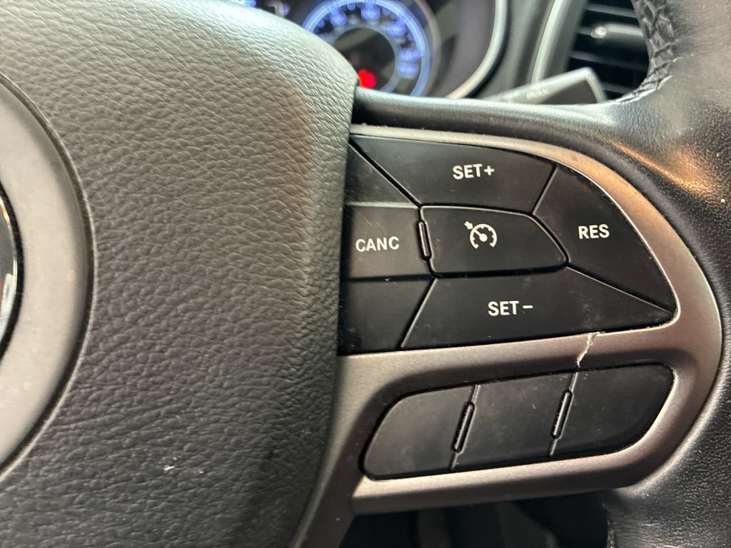 Used 2021 Jeep Cherokee Latitude Lux AWD/4WD image 16
