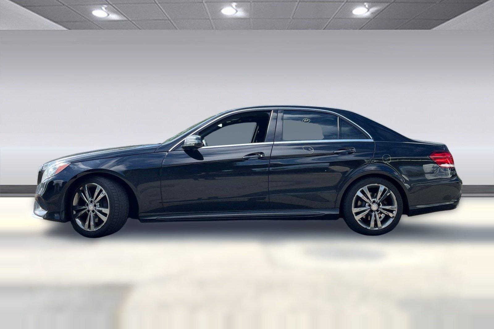 Used 2016 Mercedes-Benz E 350 Sedan image 2