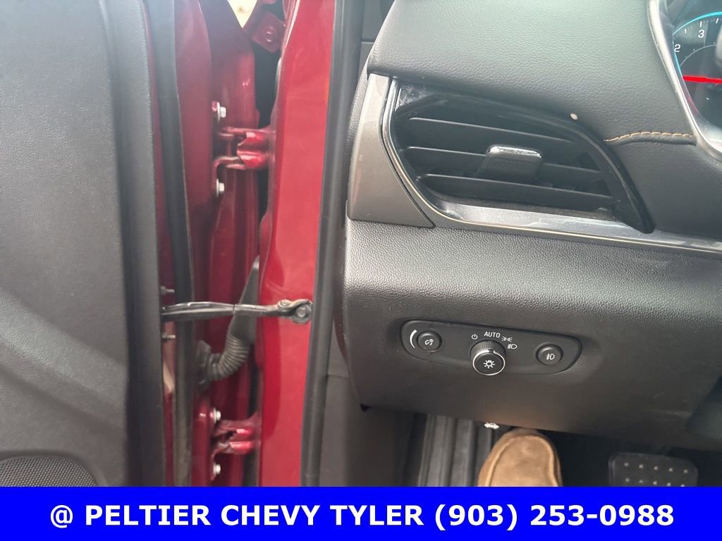 Used 2019 Chevrolet Traverse LT FWD image 12