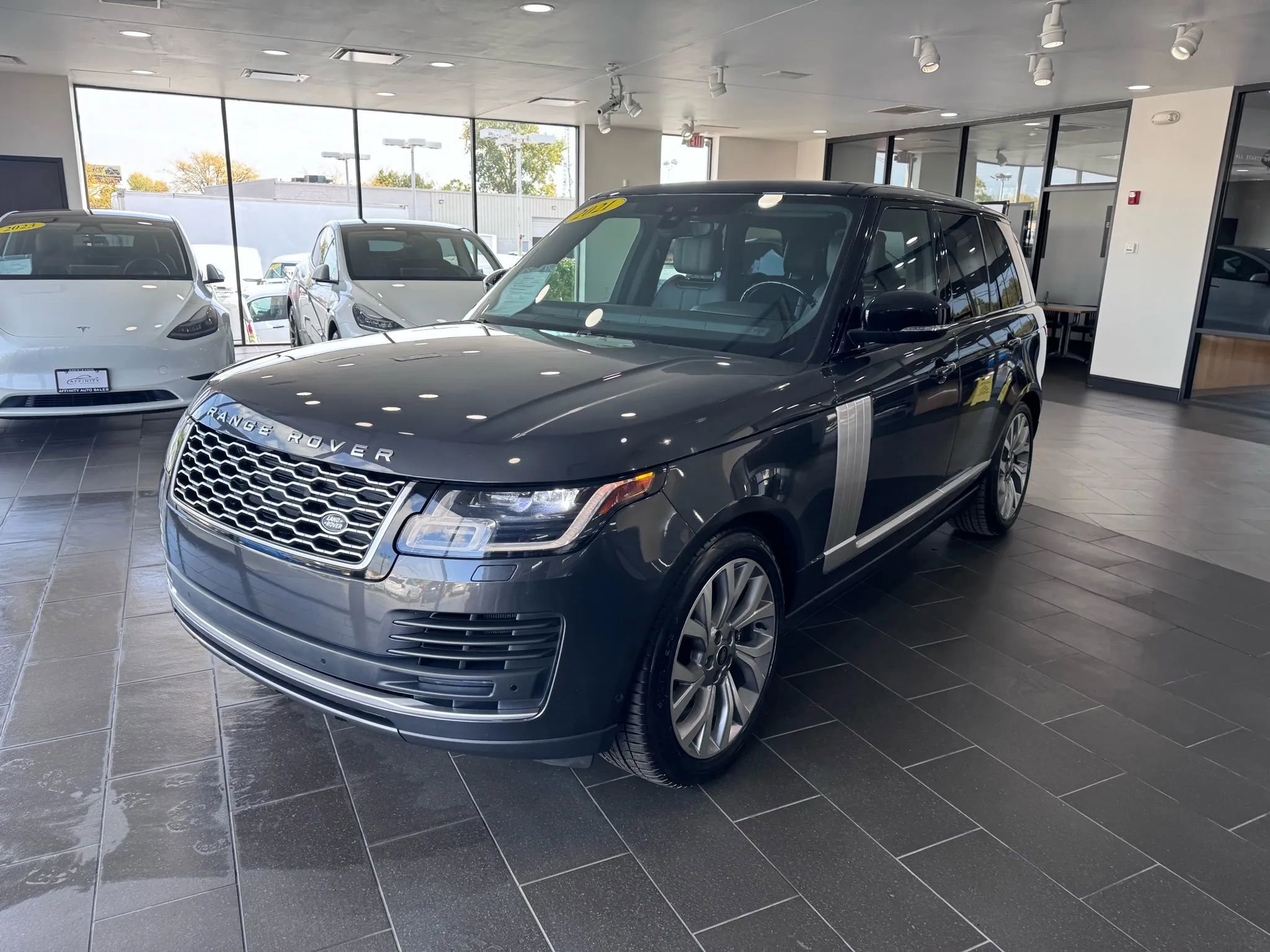 Used 2021 Land Rover Range Rover P525 Westminster Edition AWD/4WD image 2