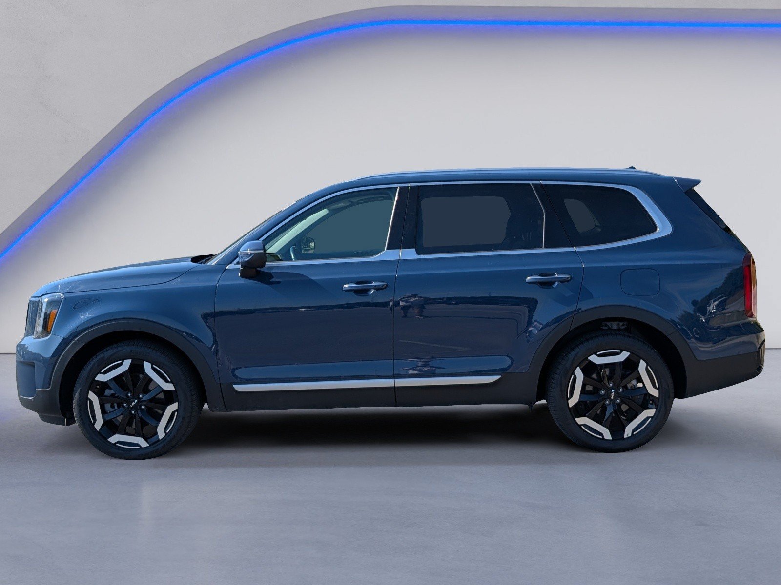 Used 2025 Kia Telluride S AWD/4WD image 3