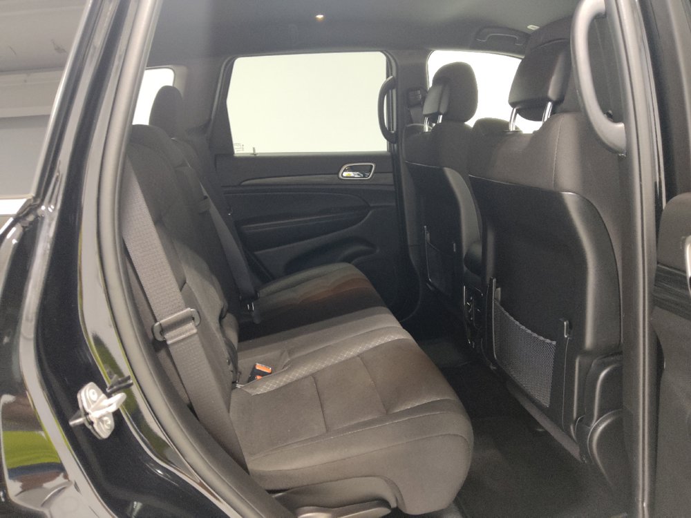 Used 2021 Jeep Grand Cherokee Laredo w/ Security & Convenience Group AWD/4WD image 19