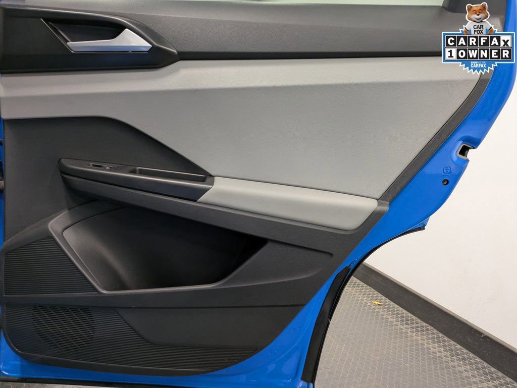 Used 2023 Volkswagen Taos SE w/ Panoramic Sunroof Package image 27