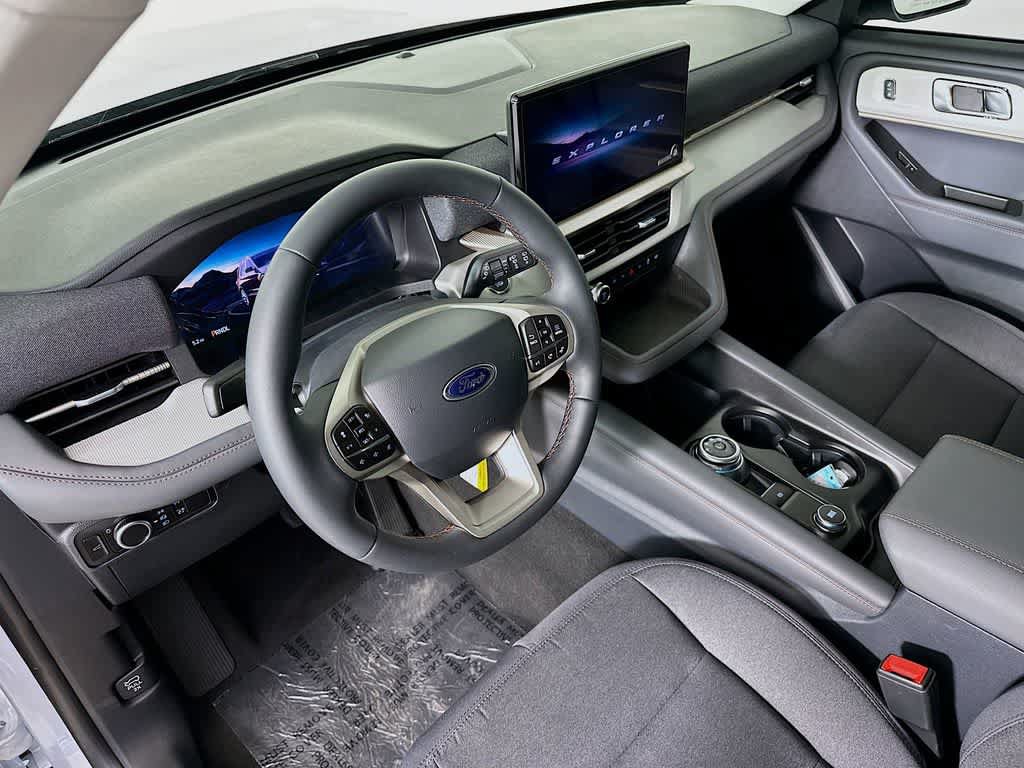 New 2026 Ford Explorer Active RWD image 2