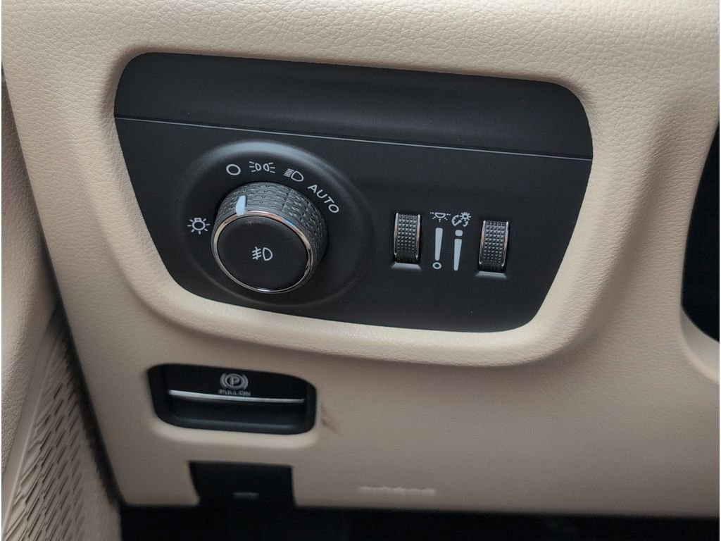 New 2025 Jeep Grand Cherokee Limited w/ Luxury Tech Group II image 27