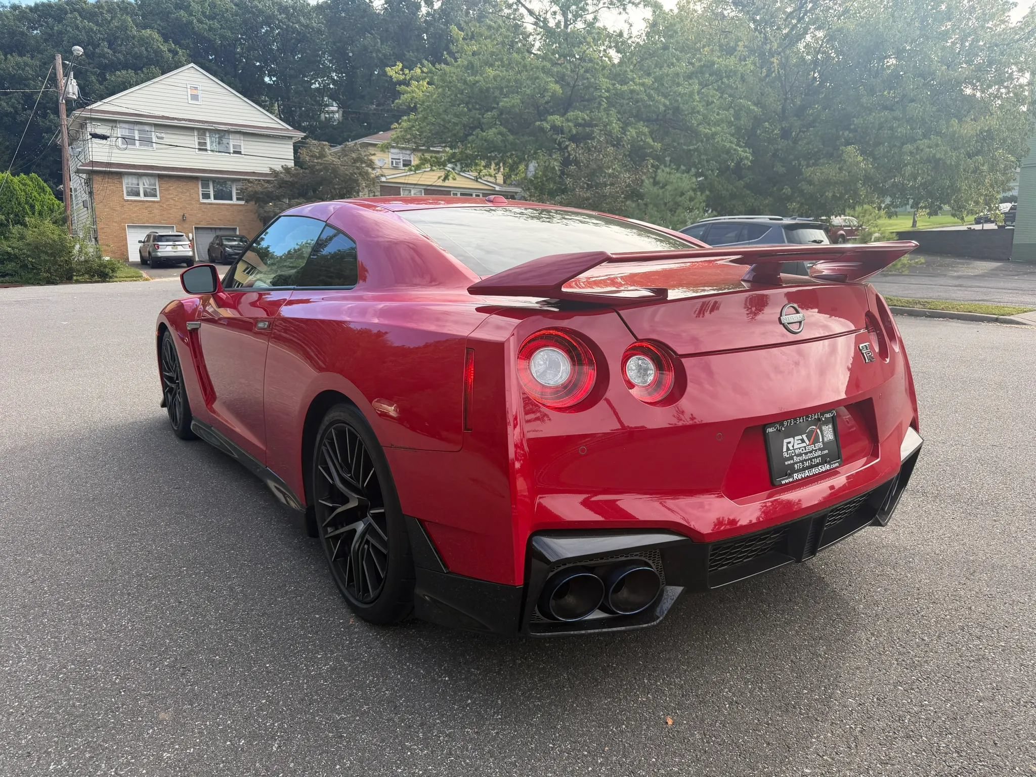 Used 2024 Nissan GT-R Premium w/ Premium Interior Package AWD/4WD image 3