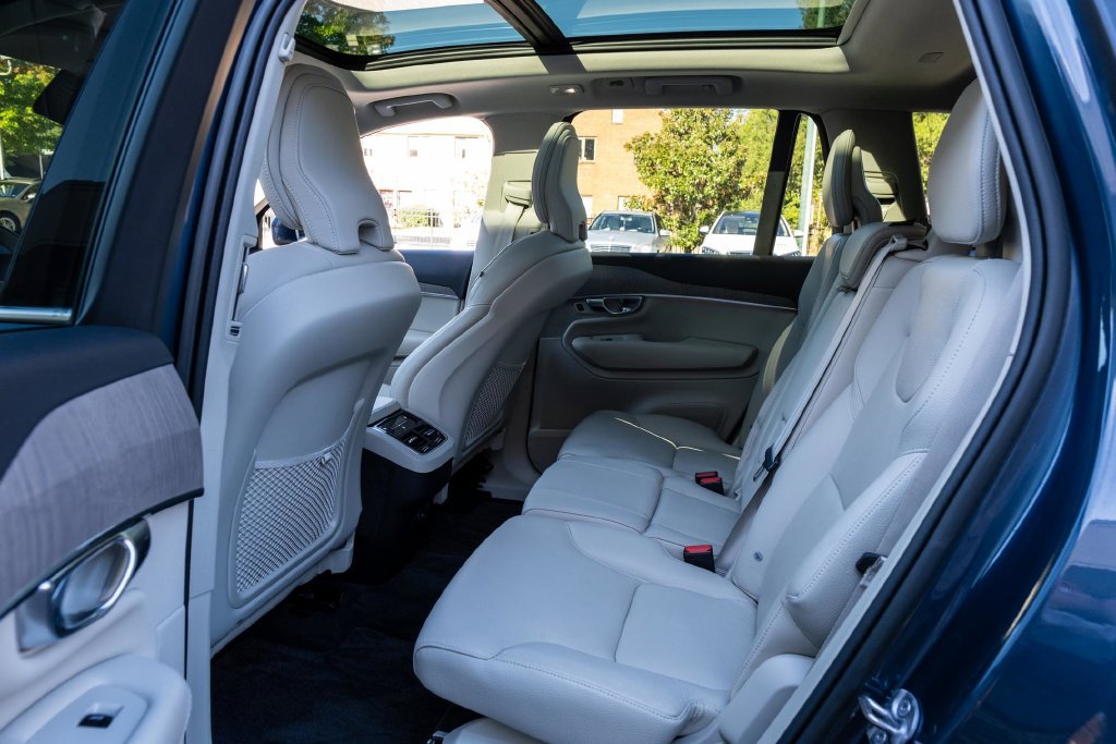 Used 2023 Volvo XC90 B6 Plus AWD/4WD image 25
