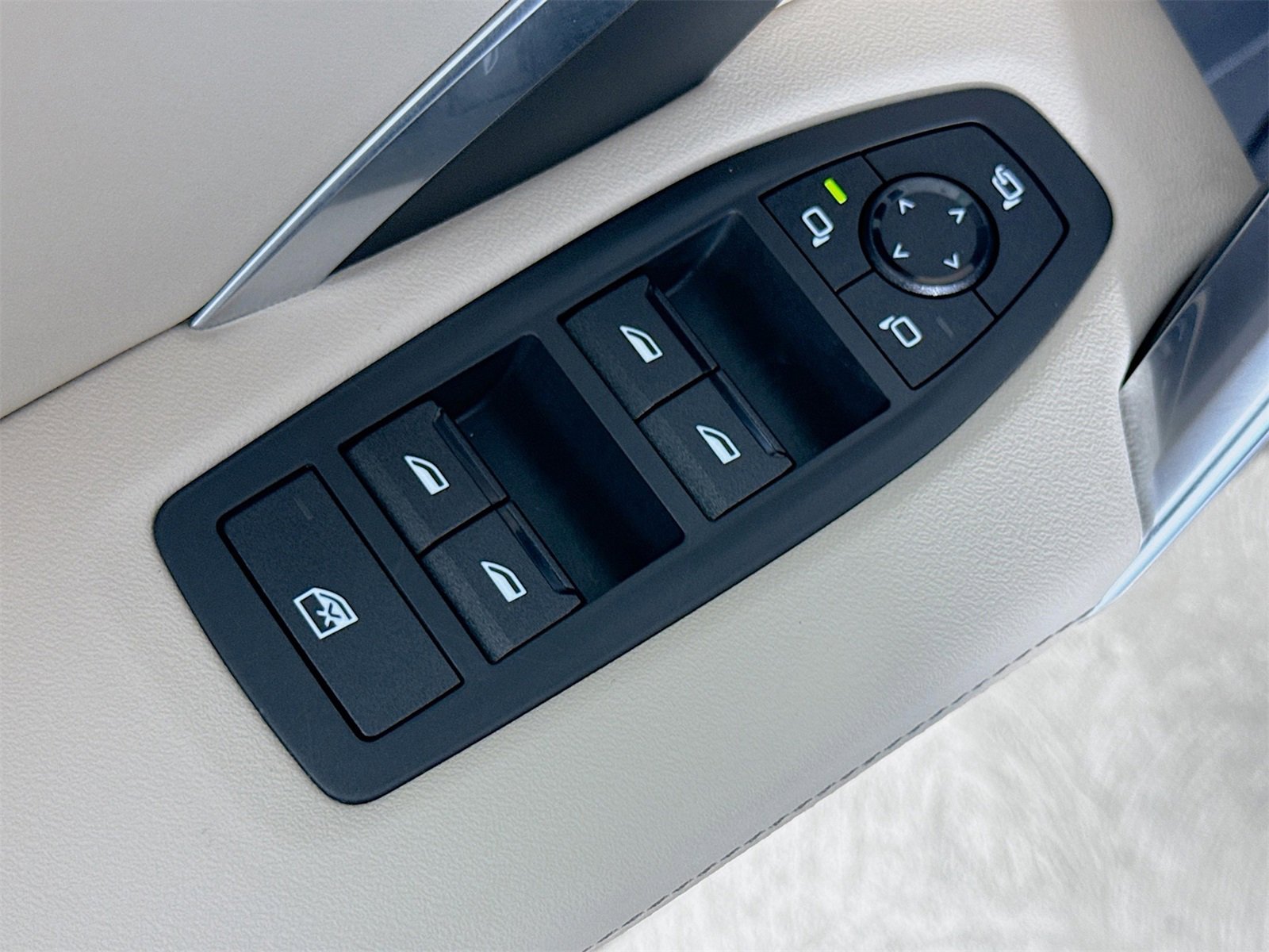 Used 2025 BMW X1 xDrive28i w/ Technology Package image 17