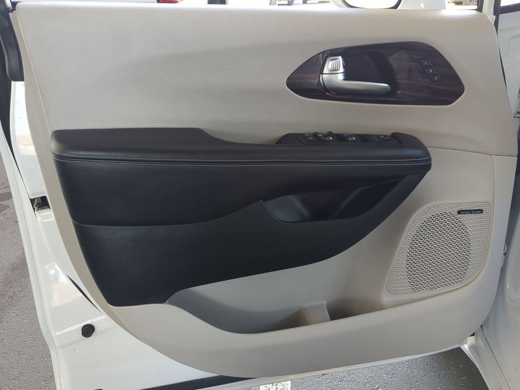Used 2021 Chrysler Pacifica Limited w/ Premium & Safety Sphere Group image 20