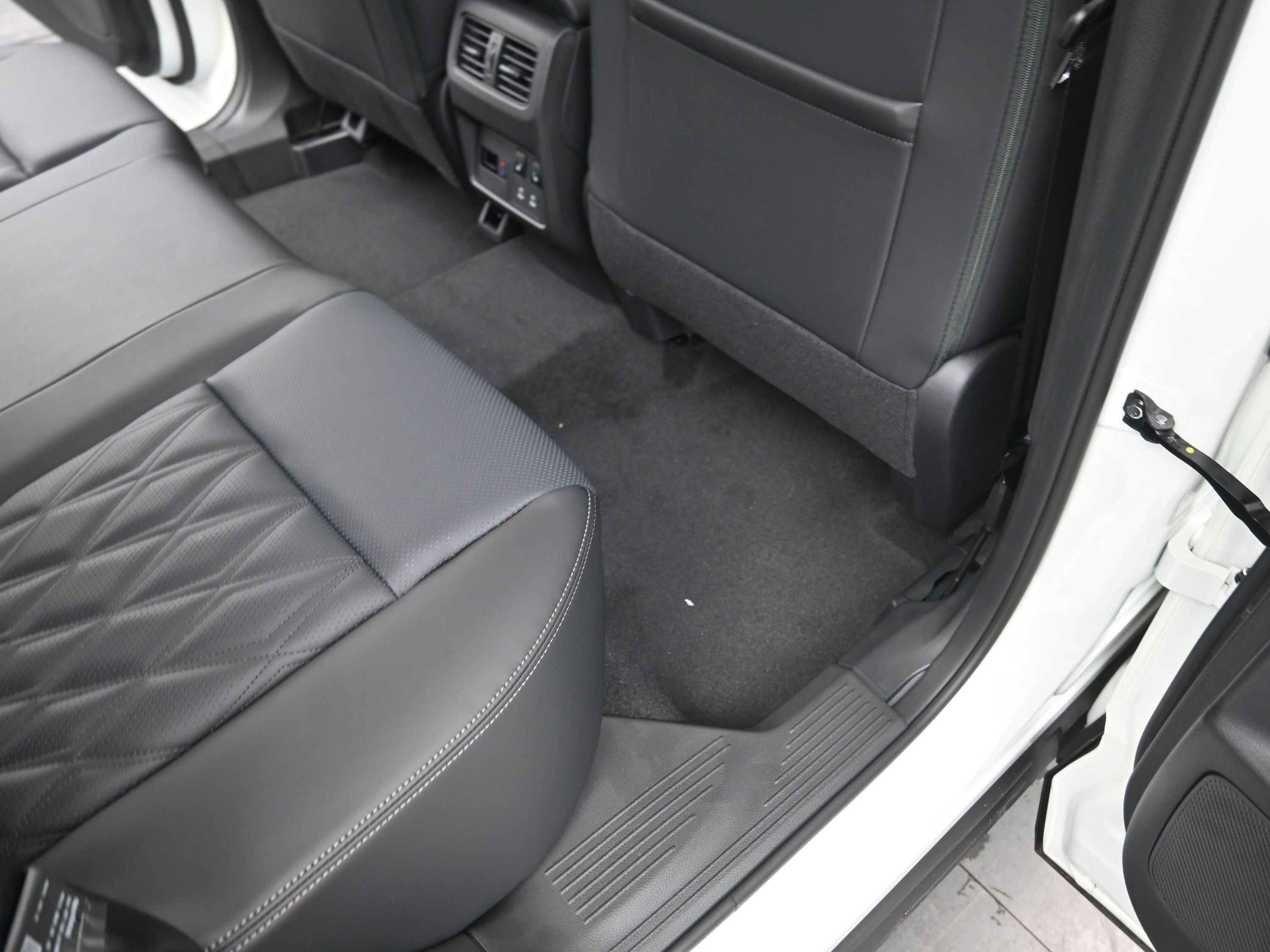 New 2026 Nissan Rogue Platinum w/ Platinum Premium Package image 17