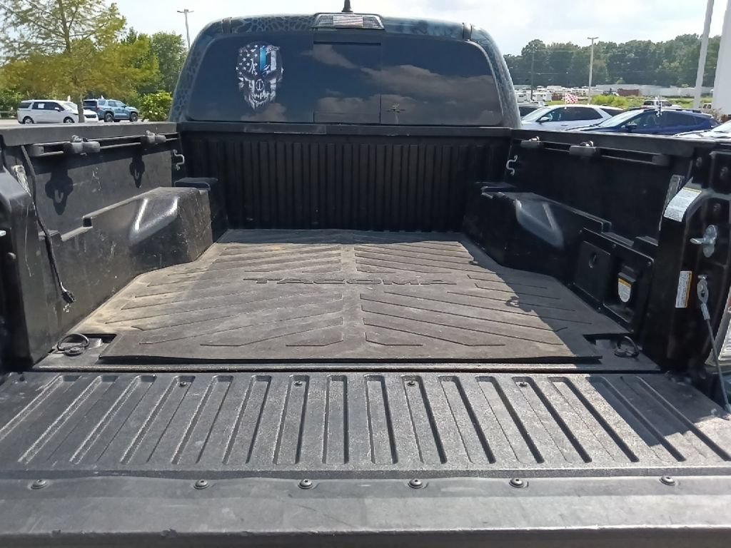 Used 2022 Toyota Tacoma TRD Off-Road AWD/4WD image 28