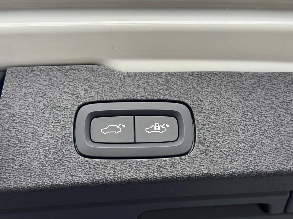 Certified 2025 Volvo V60 B5 Cross Country Ultra AWD/4WD image 6