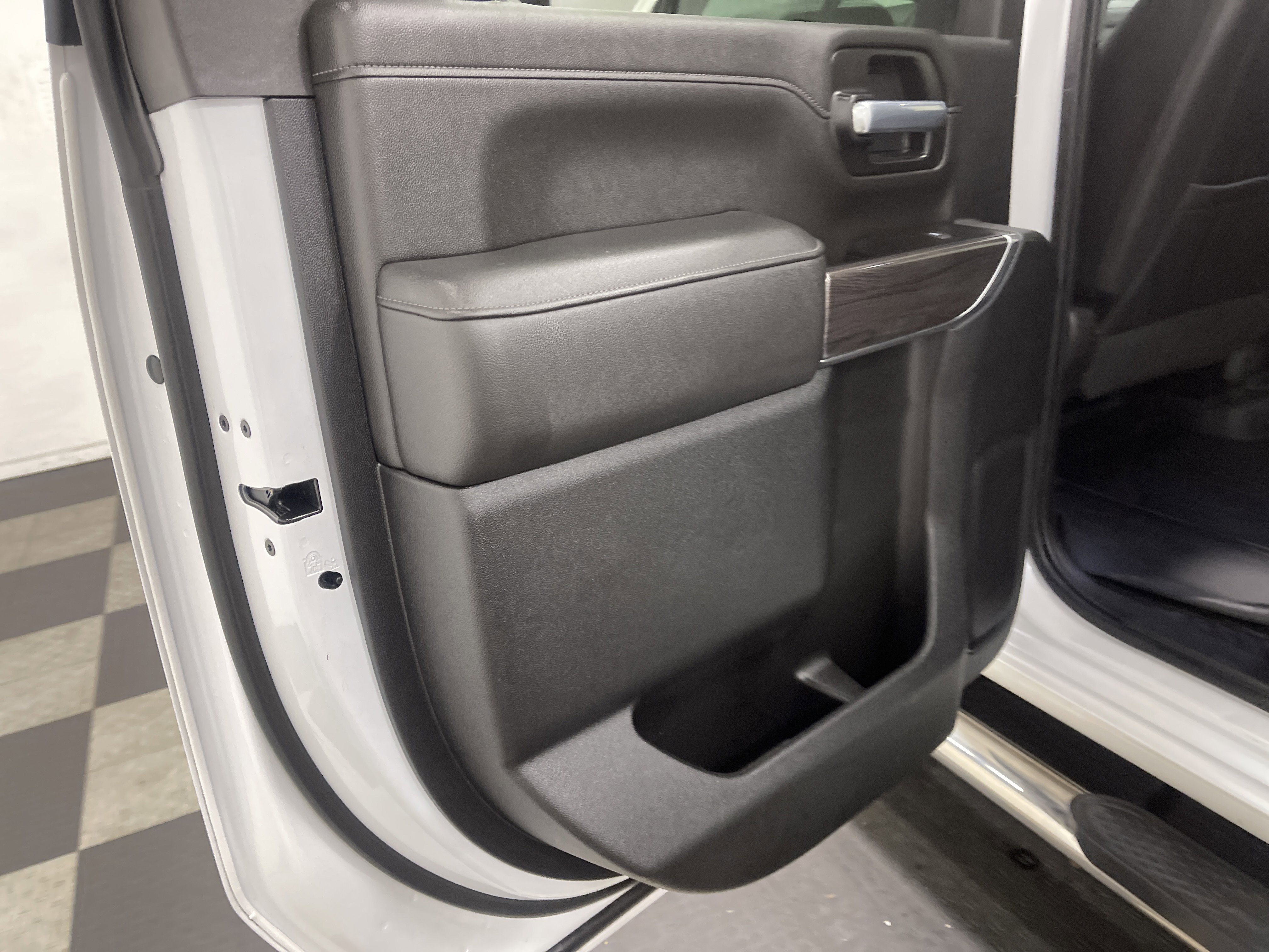 Used 2021 Chevrolet Silverado 3500 LTZ w/ LTZ Convenience Package image 15