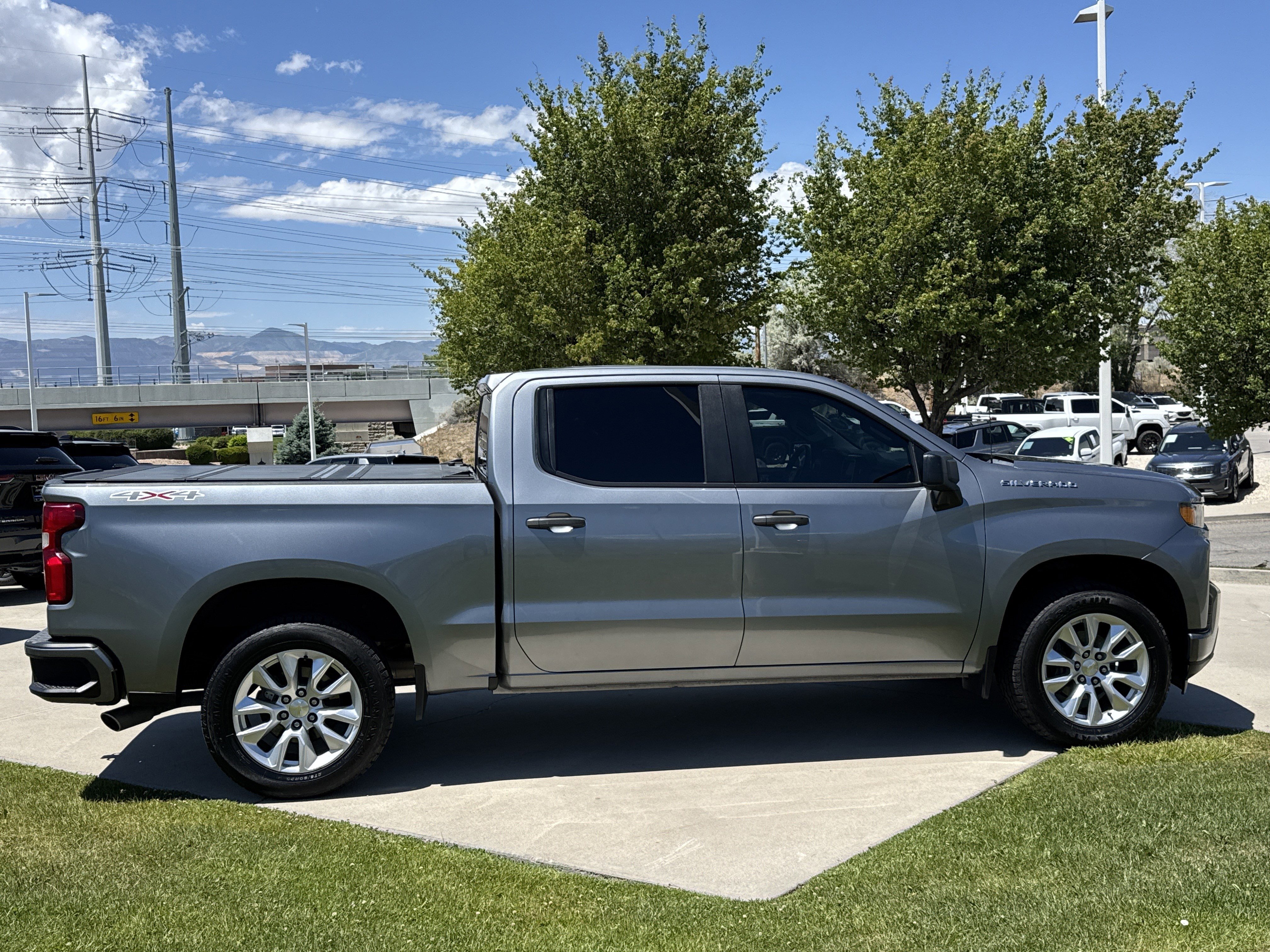 Used 2020 Chevrolet Silverado 1500 Custom w/ Custom Value Package AWD/4WD image 6