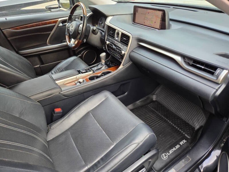 Used 2018 Lexus RX 450hL Premium w/ Premium Package AWD/4WD image 2