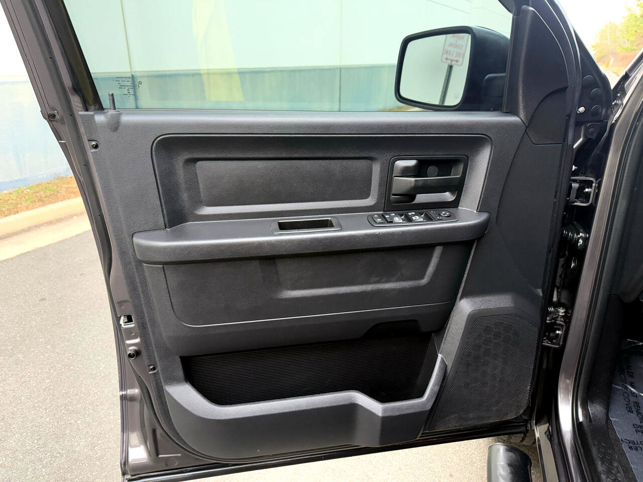 Used 2015 RAM 1500 Express image 15