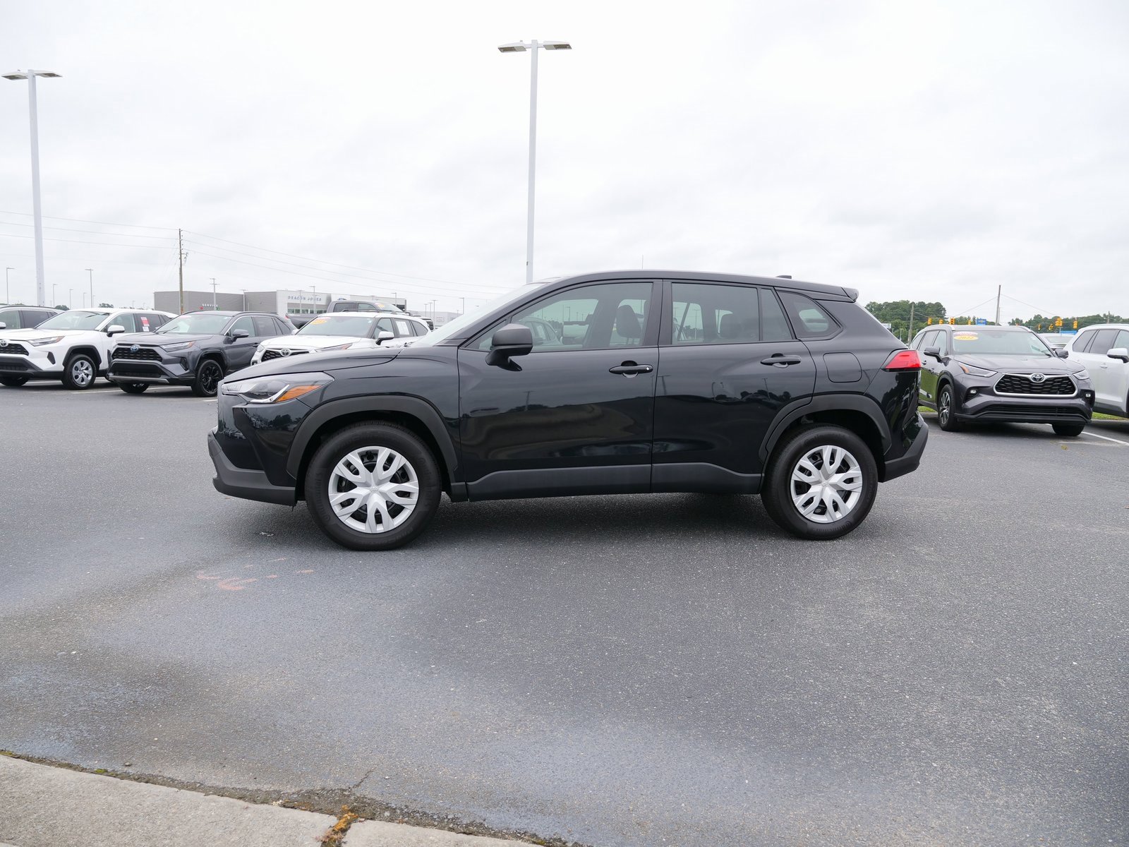 Used 2024 Toyota Corolla Cross L image 7