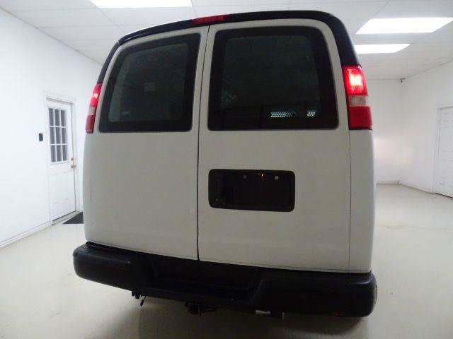 Used 2018 Chevrolet Express 2500 w/ Driver Convenience Package RWD image 10