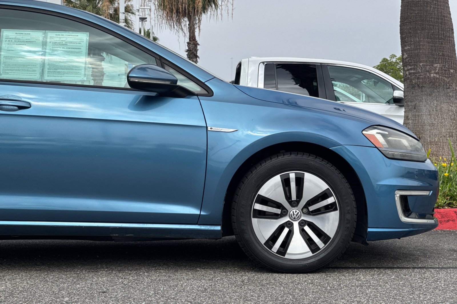 Used 2015 Volkswagen e-Golf SEL Premium FWD image 35