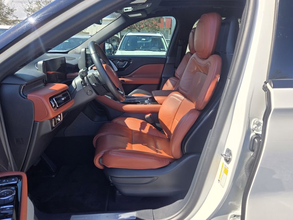 Used 2025 Lincoln Aviator Reserve w/ Luxury Package image 11